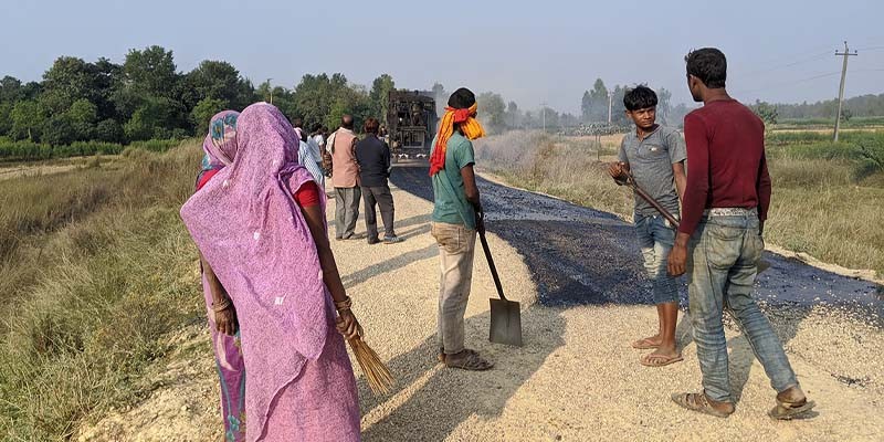 Workers from Mahottari and Rautahat districts laying bitumen at a road construction site in Mahottari_2019.jpg